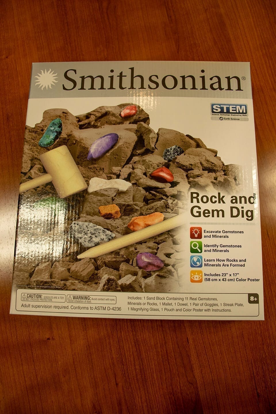 Smithsonian STEM earth sicence Rock and Gem Dig Identify Gemstones 